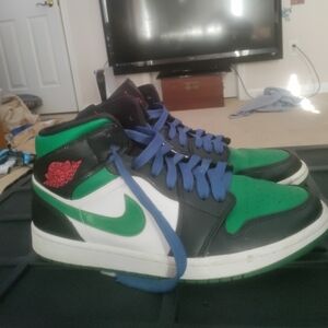 Air Jordan 1 Mid Pine Green!